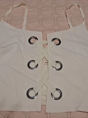 NEW WITHOUT TAG! SILENCE + NOISE SIZE LARGE Lace-Up Crop Top lot6376